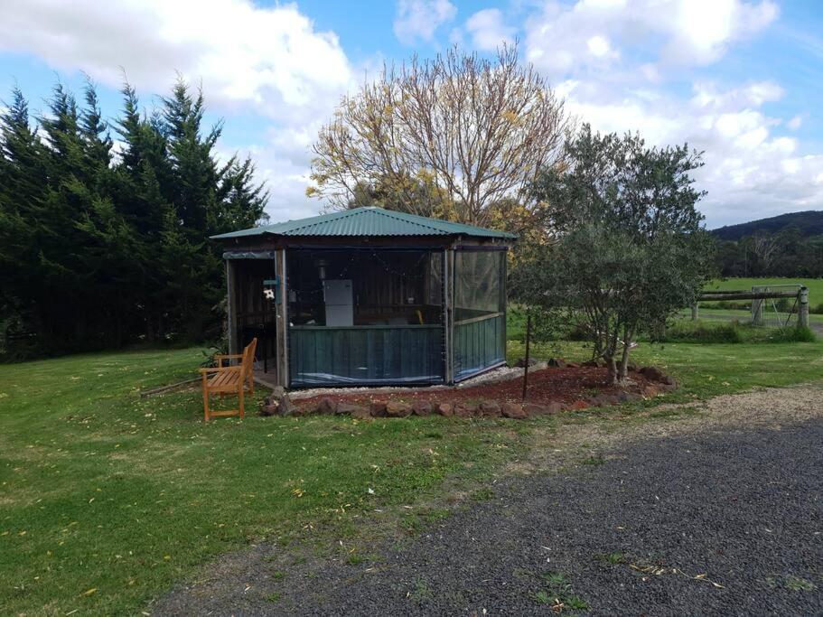 Handsome Hills Dairy Retreat Won Wron Bagian luar foto